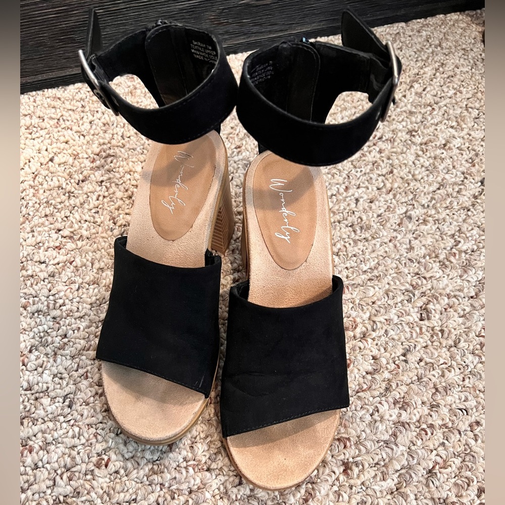 Wonderly Sandals